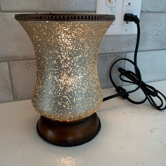 SCENTSY Cream Tulip Lamp Shade Warmer EUC - Picture 4 of 8